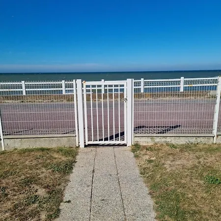 Lion Beach Exterior photo